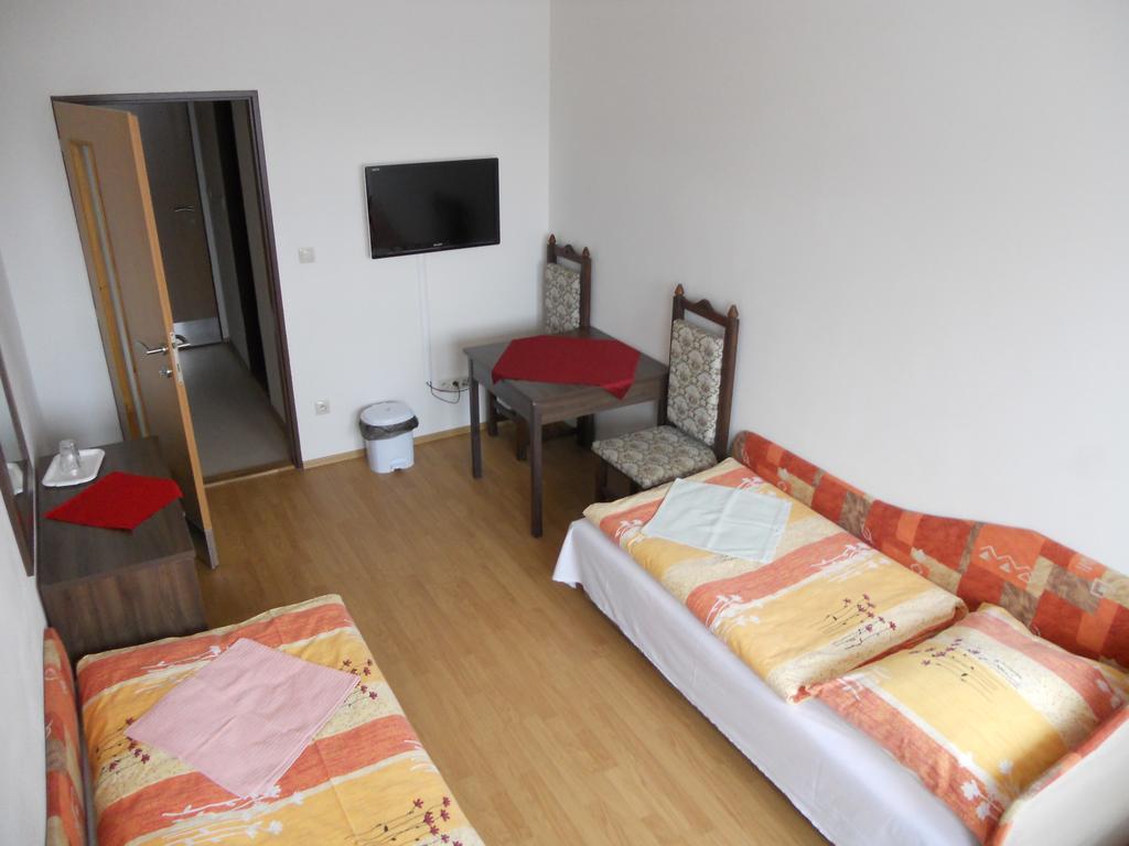 Motel Madona Bańska Bystrzyca Zewnętrze zdjęcie