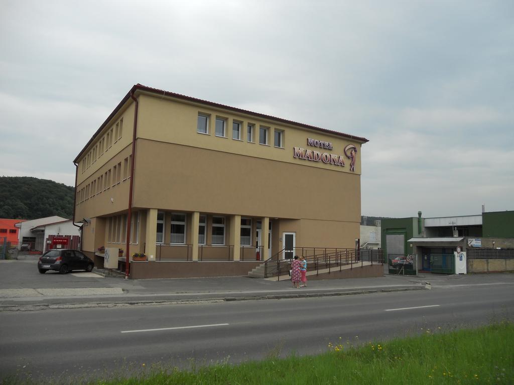 Motel Madona Bańska Bystrzyca Zewnętrze zdjęcie
