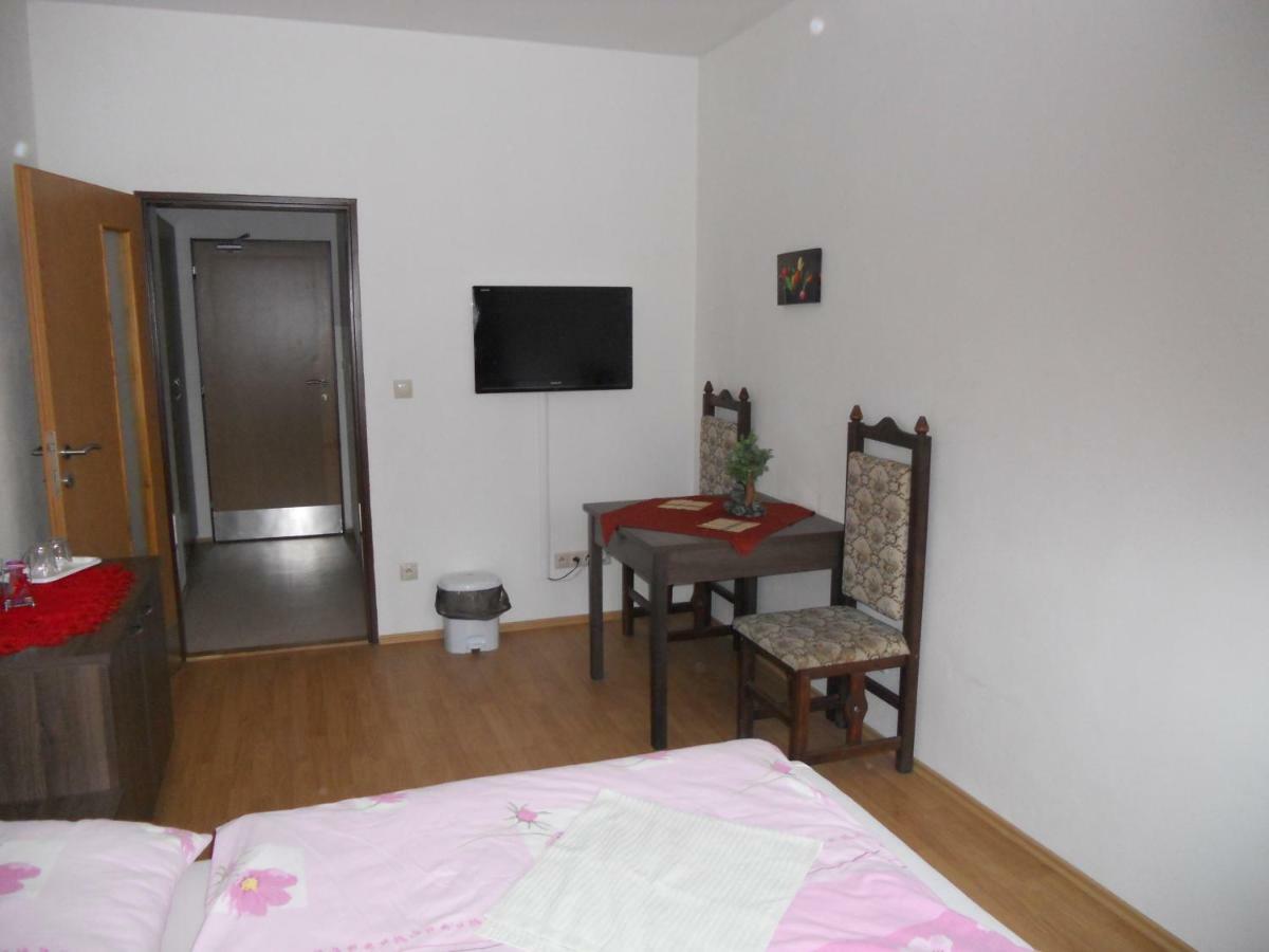 Motel Madona Bańska Bystrzyca Zewnętrze zdjęcie