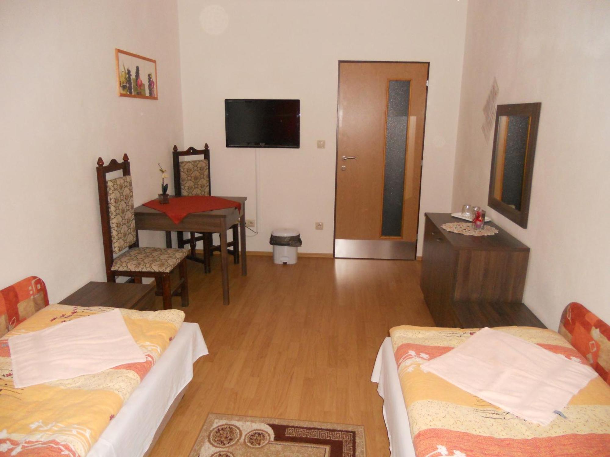 Motel Madona Bańska Bystrzyca Zewnętrze zdjęcie